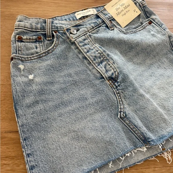 Abercrombie & Fitch Light Blue 90s Micro Mini High-Rise Denim Skirt 27 - Picture 4 of 6